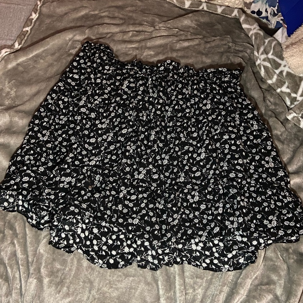 XL-2X SO black floral skirt